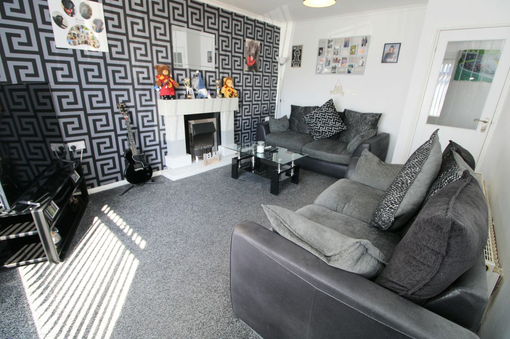 Property photo 2 of 20