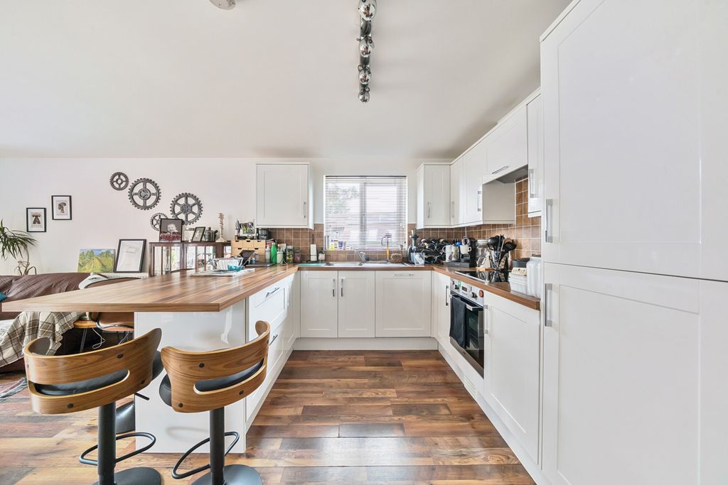 Property photo 3 of 20 1325660-4-687913d...