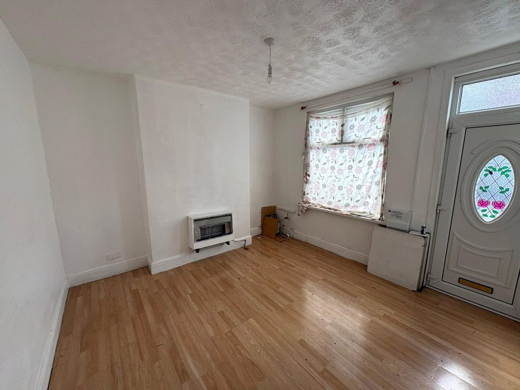 Property photo 2 of 9 Picture No. 16