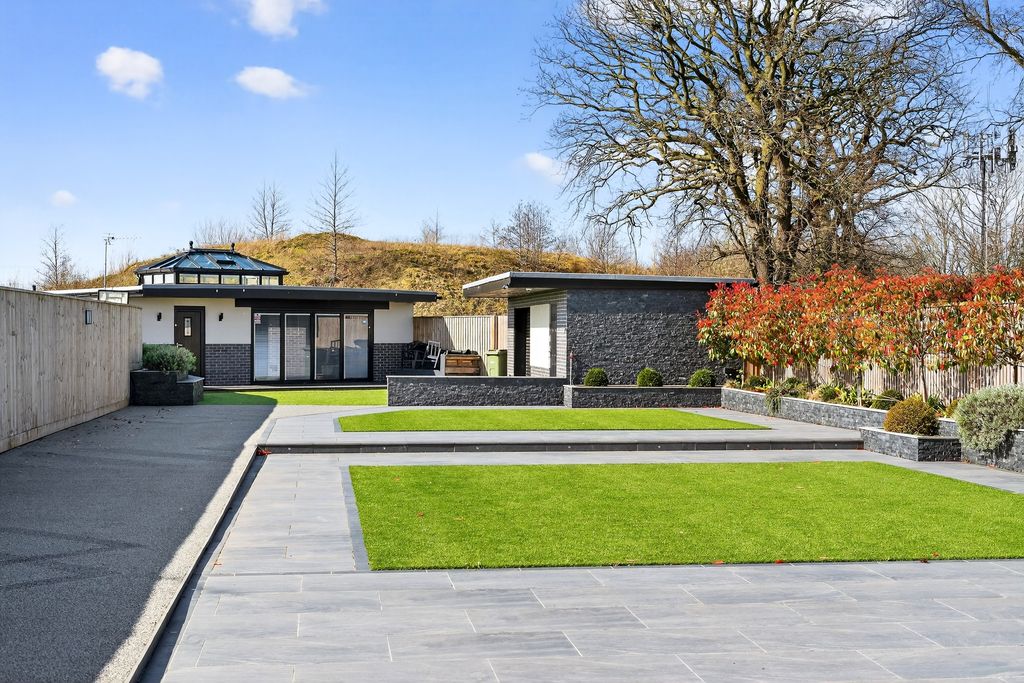 Property photo 2 of 25