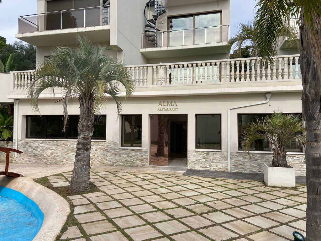 Property photo 2 of 21