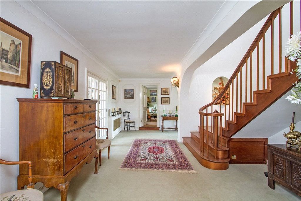 Property photo 2 of 19 Entrance Hall