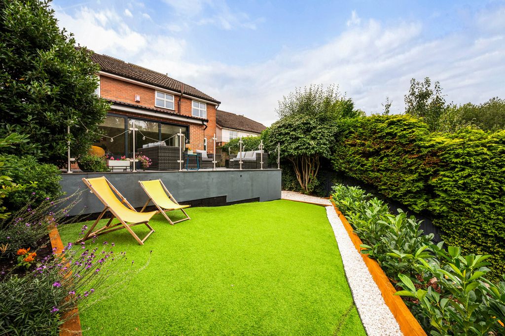 Property photo 2 of 34
