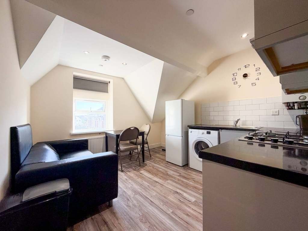 Property photo 1 of 6 7d445Ea3-Bf04-4A3d-B31A-Dd24Ac45d277