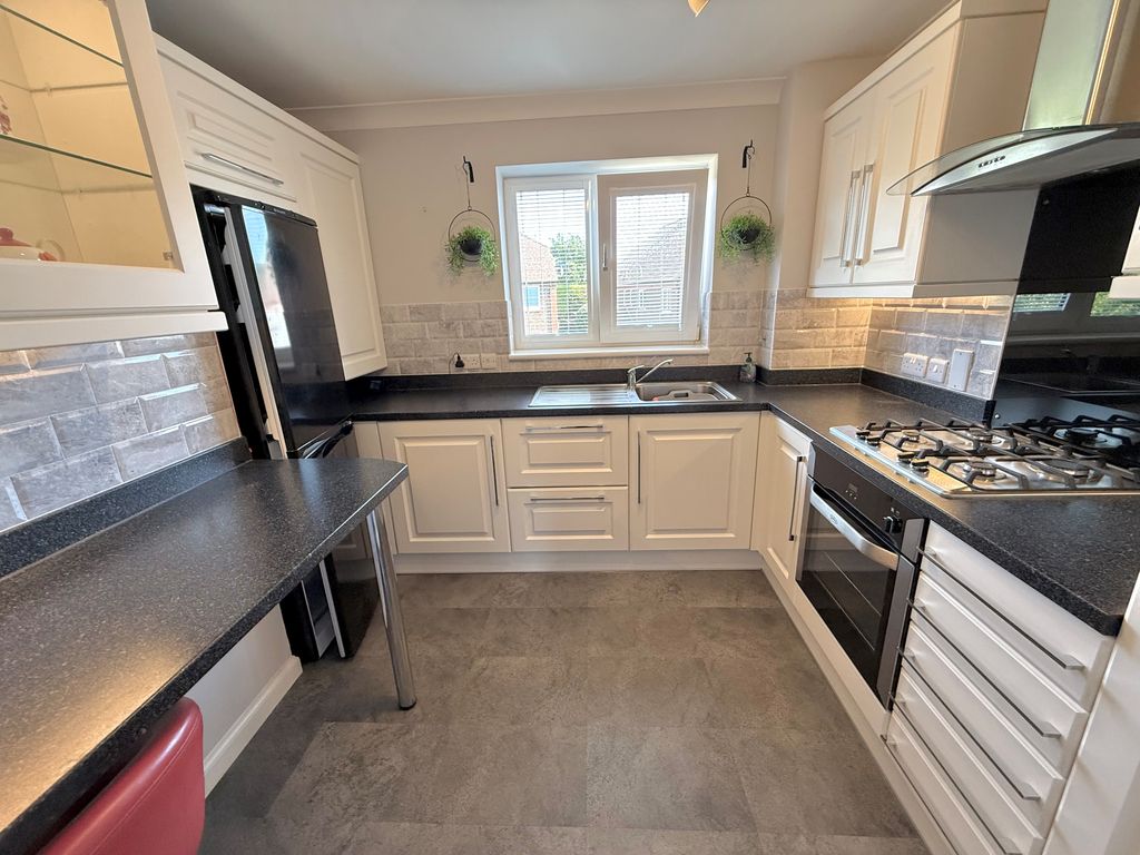 Property photo 2 of 14 9 Barton Court Kitchen 1