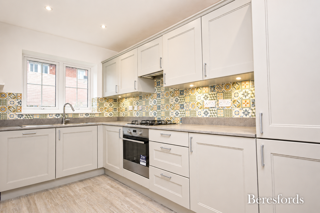 Property photo 3 of 10 Kitchen