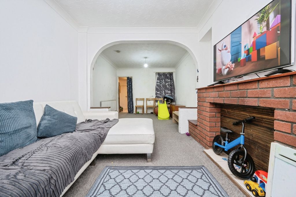 Property photo 3 of 20 Pbox-Img.Jpg