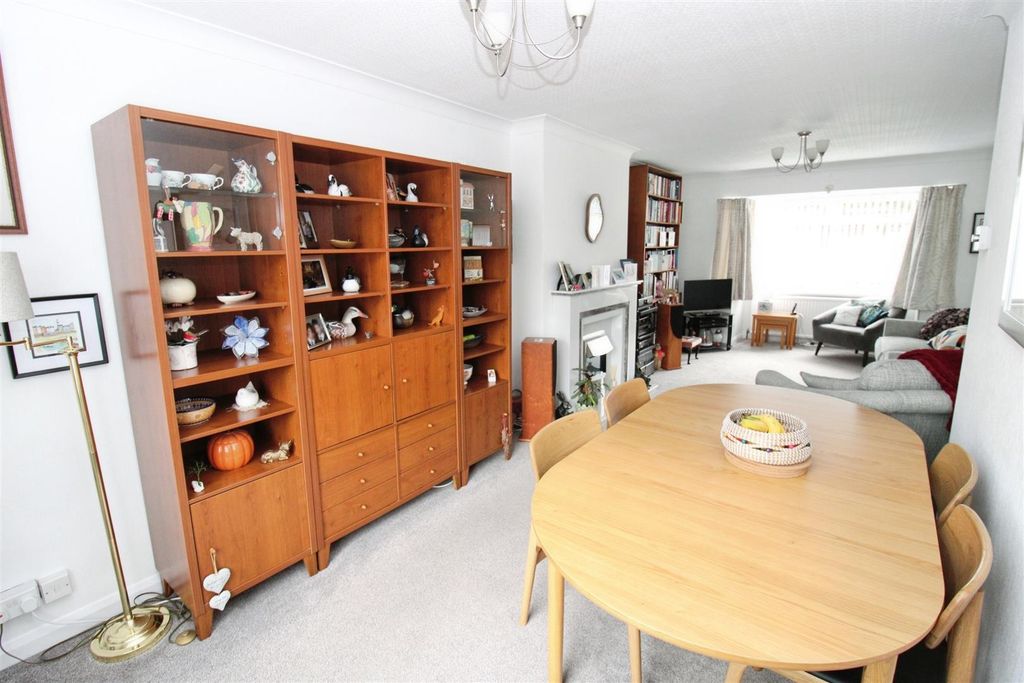 Property photo 3 of 14 Dining Area