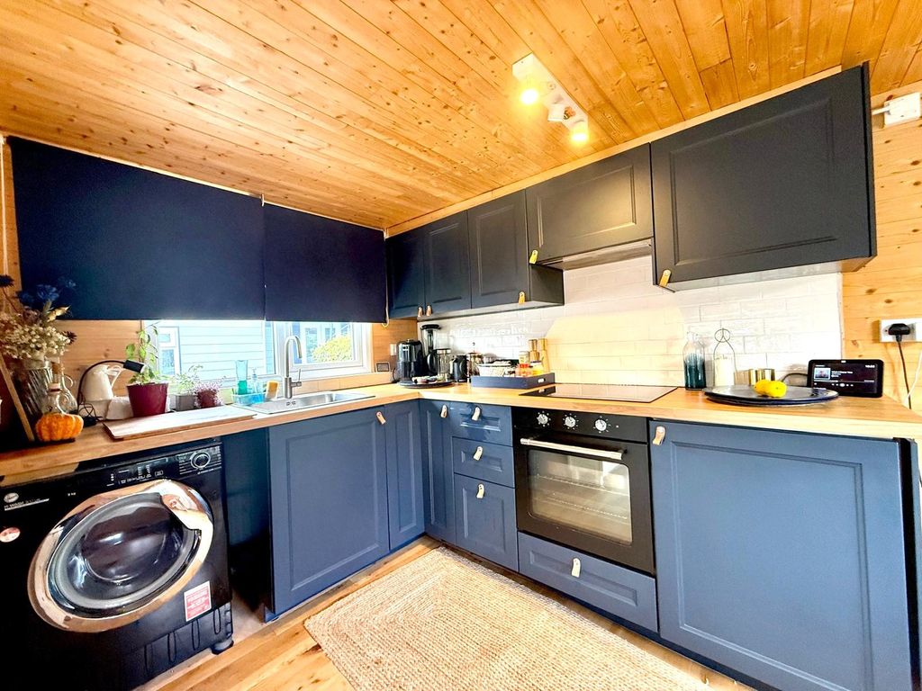 Property photo 3 of 21 Picture No. 21