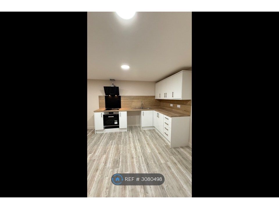 Property photo 1 of 6 Kitchen