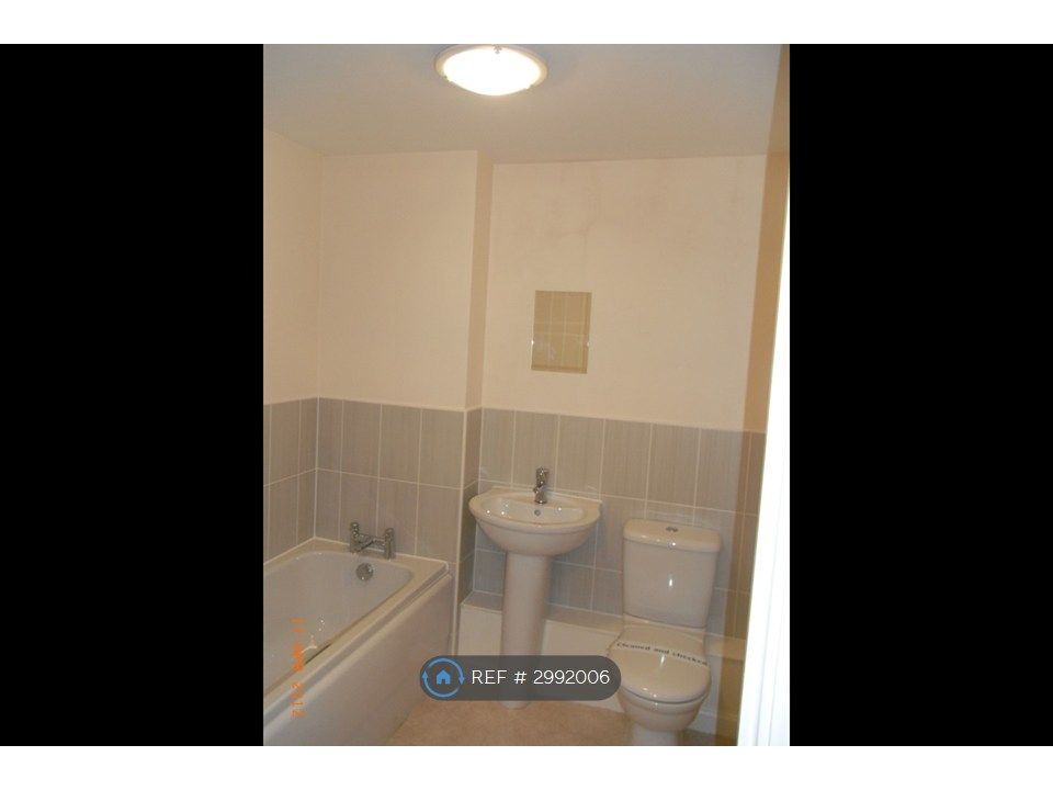 Property photo 2 of 9 Bathroom