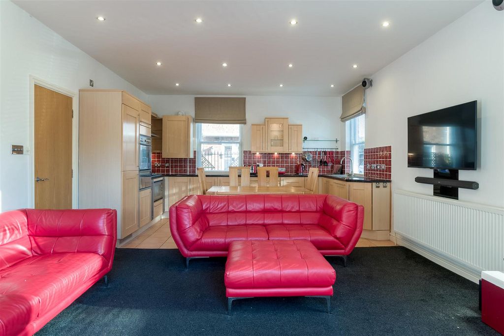Property photo 3 of 22