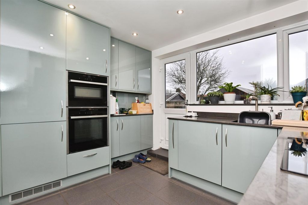 Property photo 2 of 15 50Fd0Be4-Kitchen 20B.Jpg