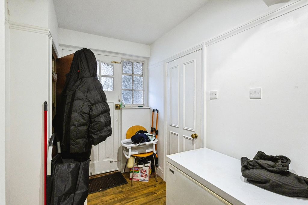 Property photo 3 of 10 Hallway