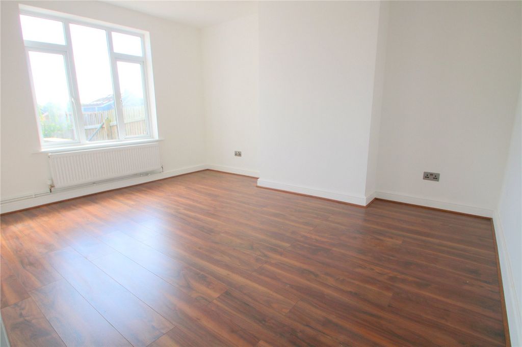 Property photo 1 of 15 Picture No. 05