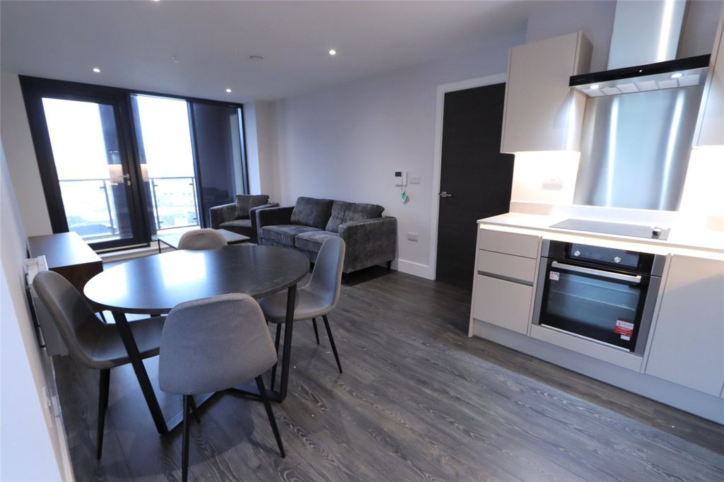 Property photo 3 of 14 Dining Area