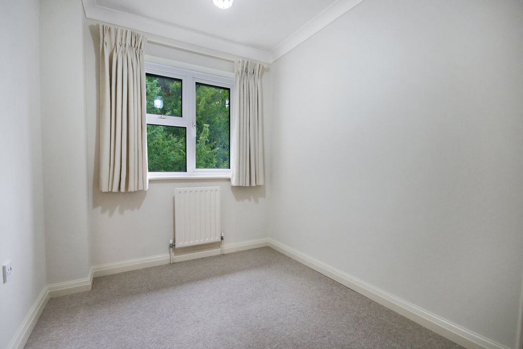 Additional image 7 of 2 bed flat for saleGodstone Road, Lingfield RH7