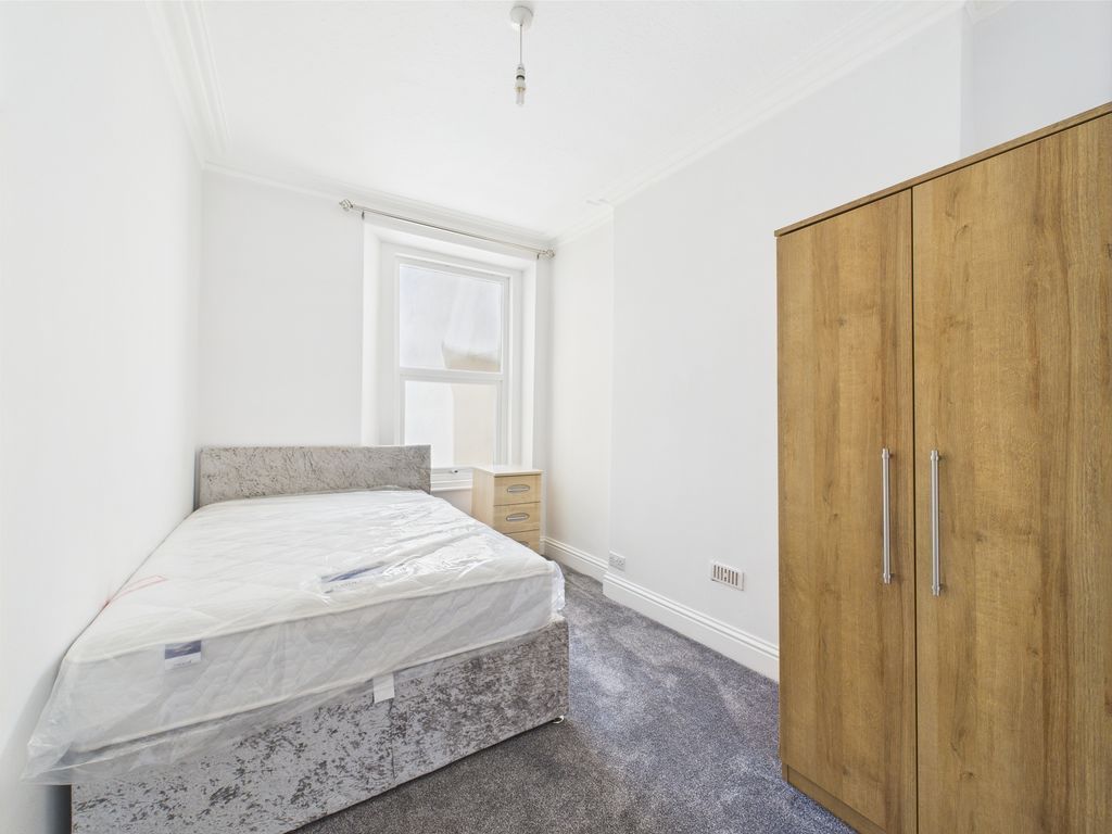 Property photo 3 of 17 Cam02089G0-Pr0482-Still041