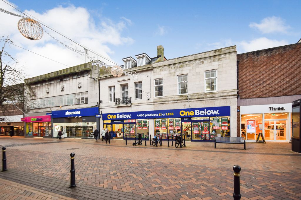 Property photo 2 of 4 4-6 Eastgate Street, Gloucester, Gloucestershire, Gl1 1Pa