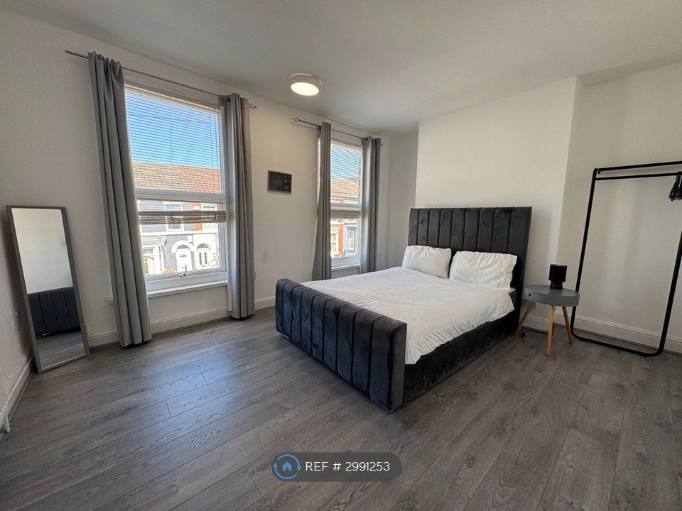 Property photo 1 of 12 Bedroom 1