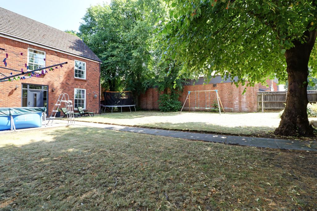 Property photo 3 of 34