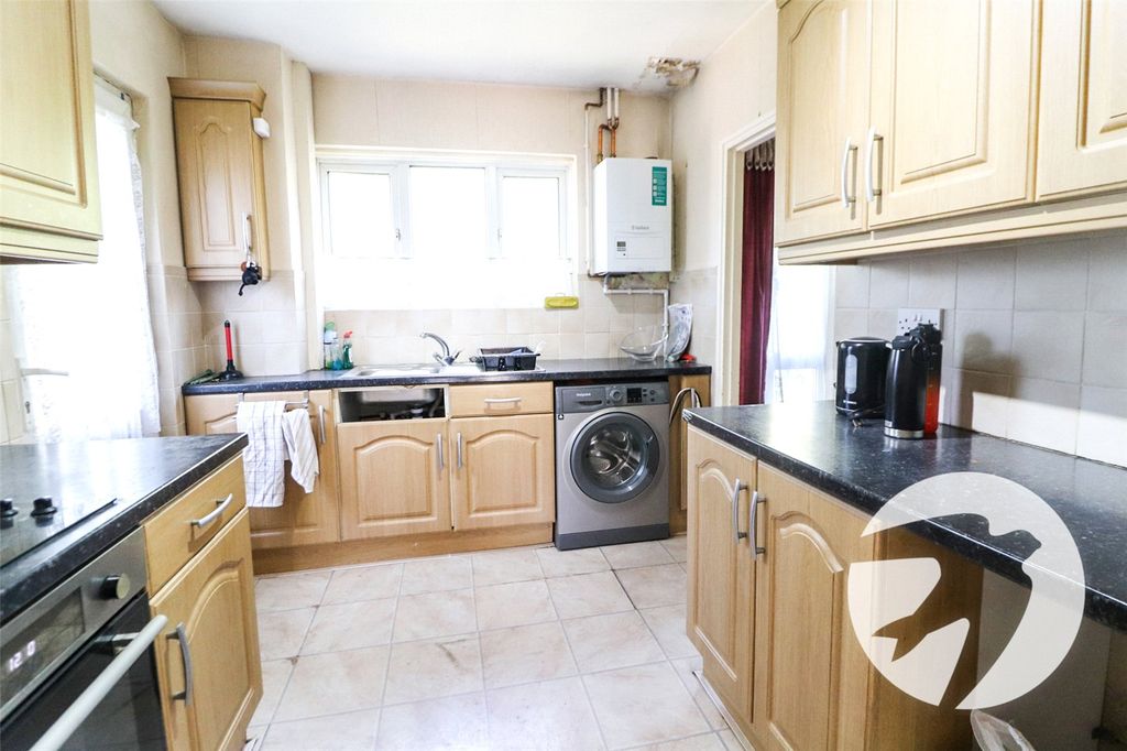 Property photo 3 of 16 Picture No. 24