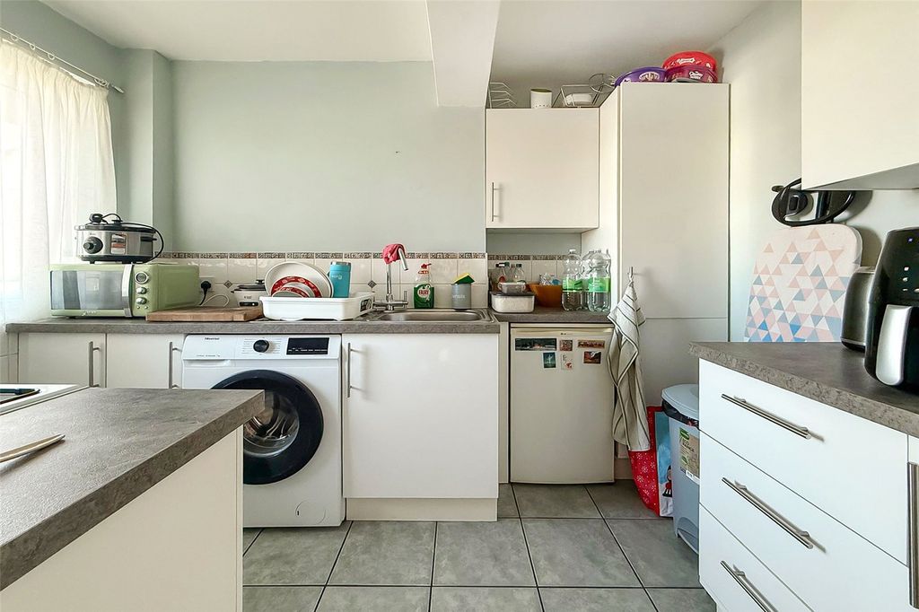 Property photo 3 of 8 Picture No. 06