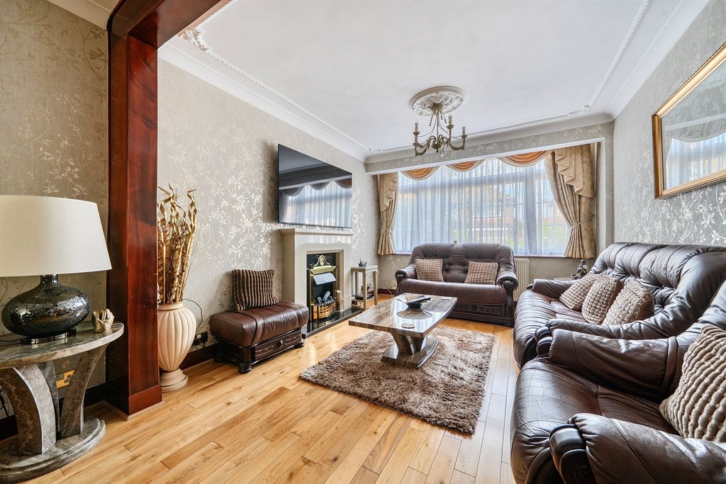 Property photo 2 of 12
