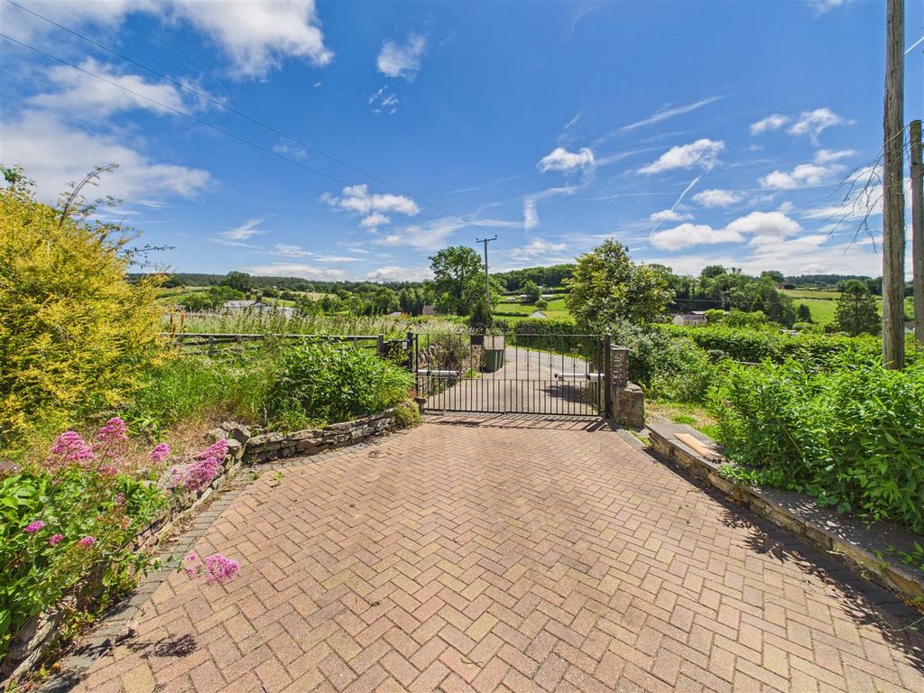 Property photo 2 of 39