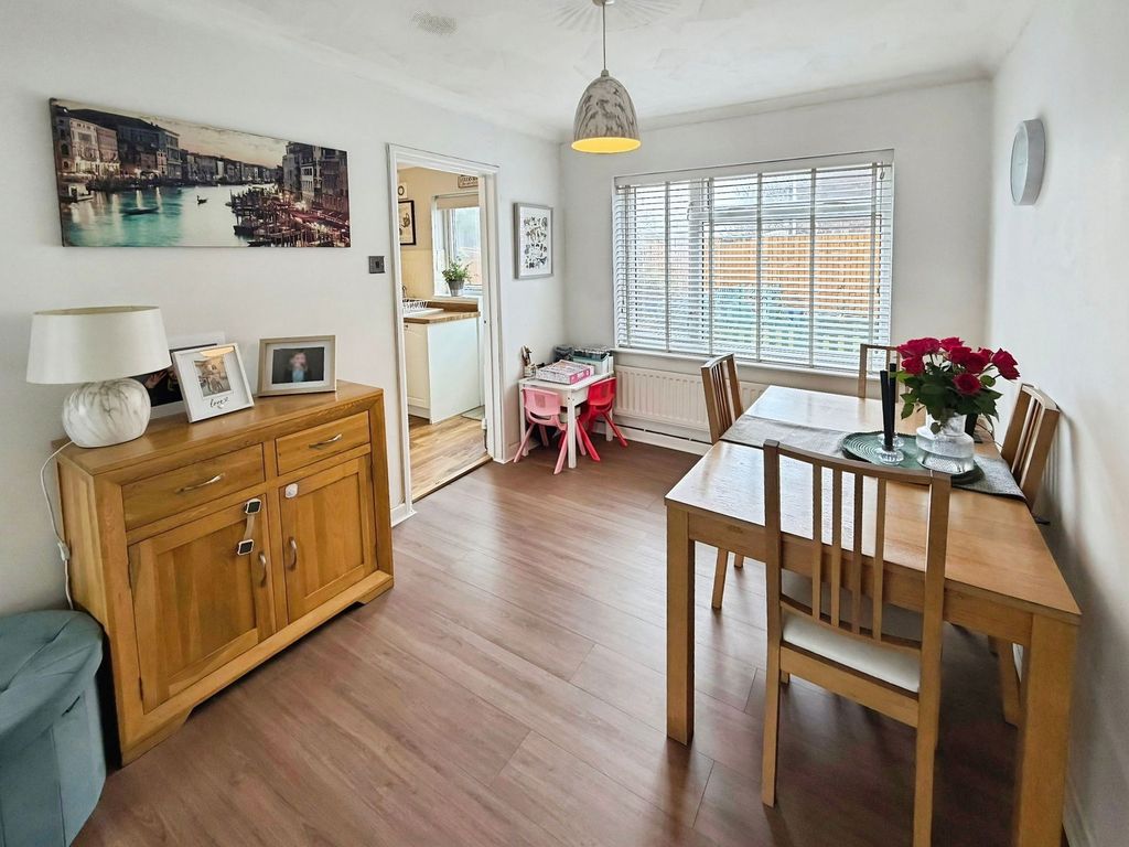 Property photo 3 of 28