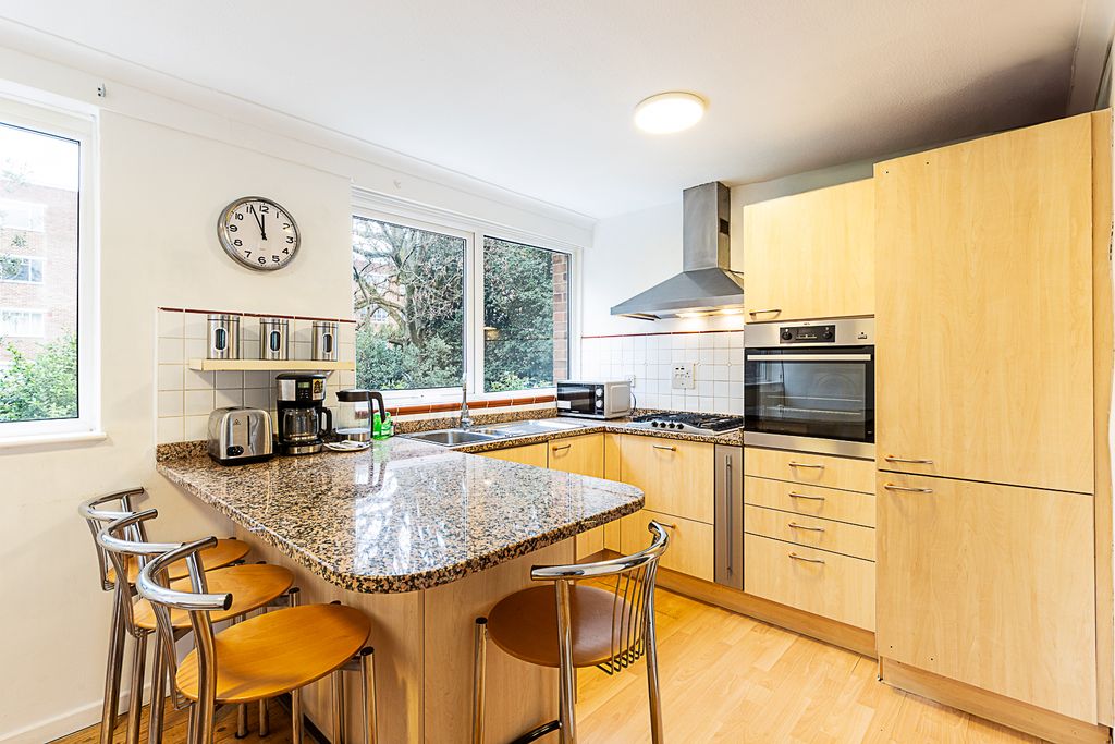 Property photo 2 of 39