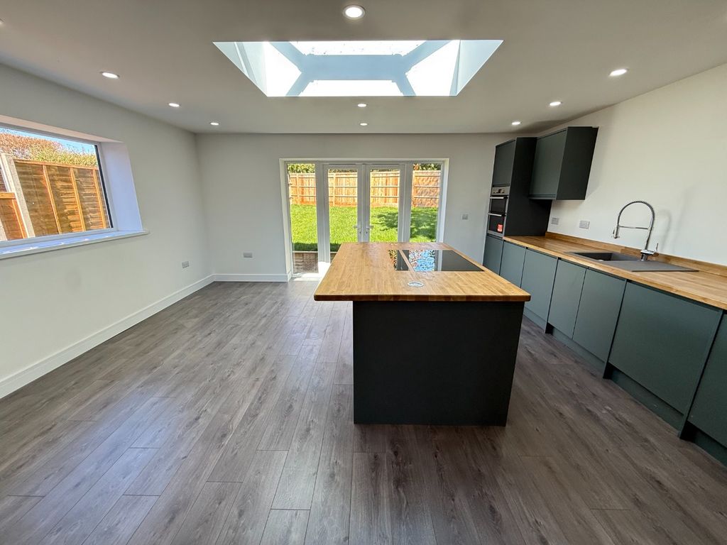 Property photo 3 of 15 5122184