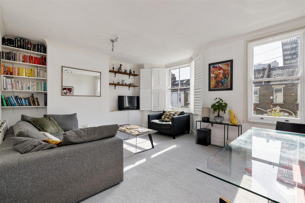 Property photo 1 of 17 Bisson Road, E15