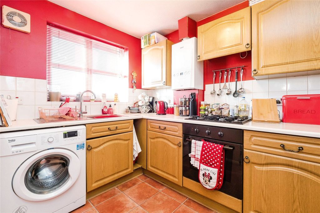 Property photo 3 of 17 Kitchen