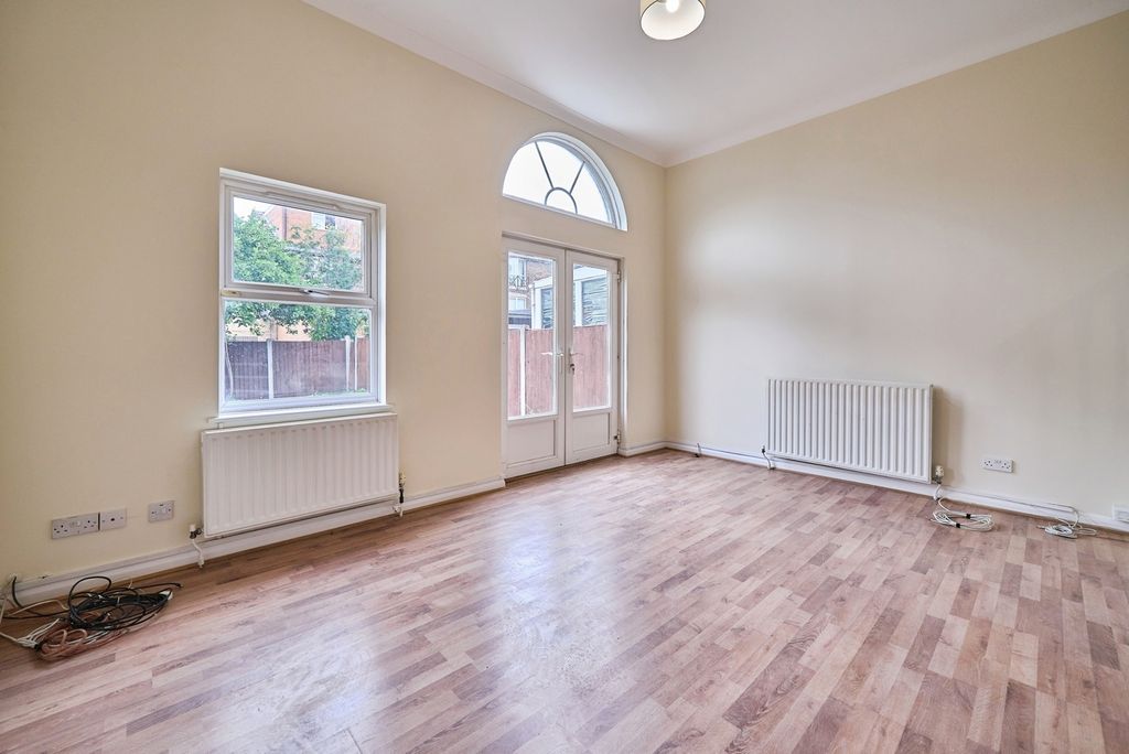 Property photo 3 of 21 Pbox-Img.Jpg