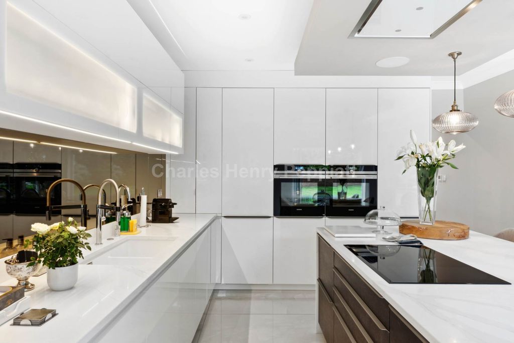 Property photo 2 of 29