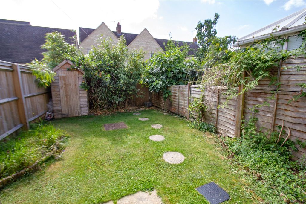 Property photo 2 of 10 Garden