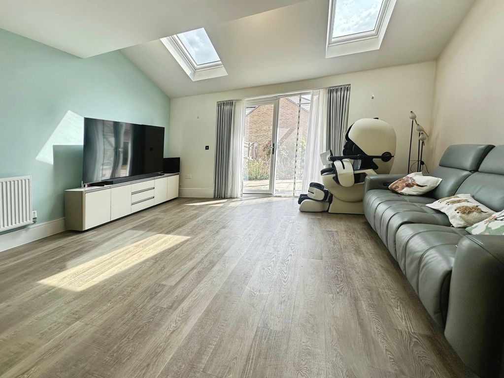 Property photo 3 of 17 Pbox-Img.Jpg