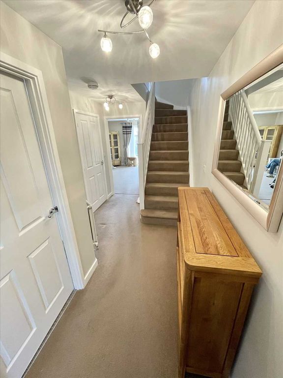 Property photo 2 of 11 Entrance Hall