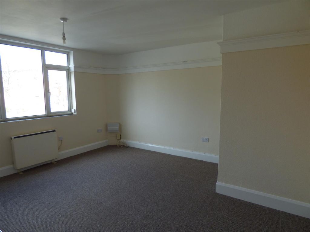 Property photo 2 of 3 Flat 2 55 Derby Road Living Area.Jpg