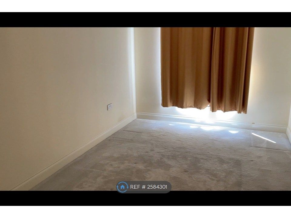 Property photo 2 of 11 Bedroom 1