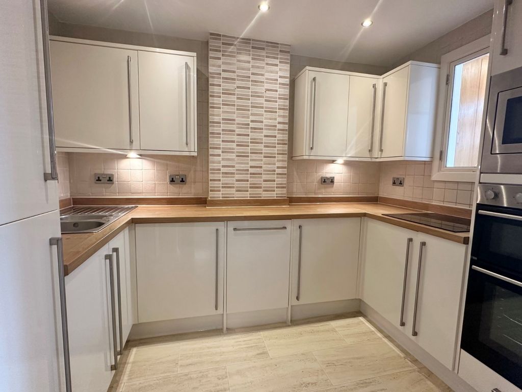 Property photo 2 of 16 Kitchen