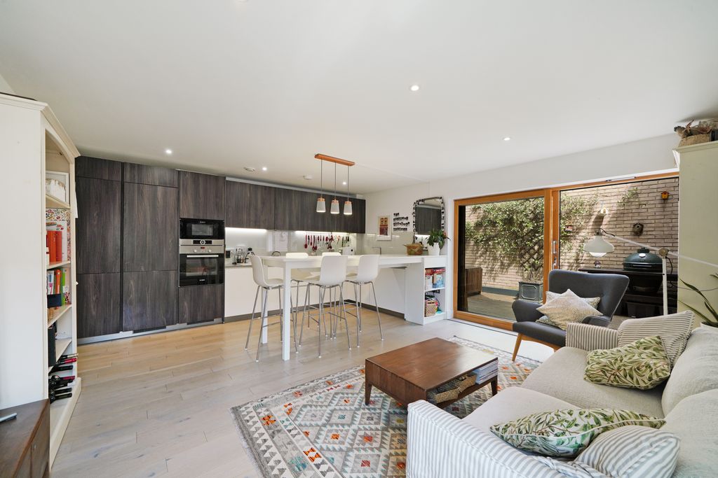 Property photo 1 of 12 Flat 3 Evelina Court - Q6Ksdkuq91Myvziwn2Ci.Jpg