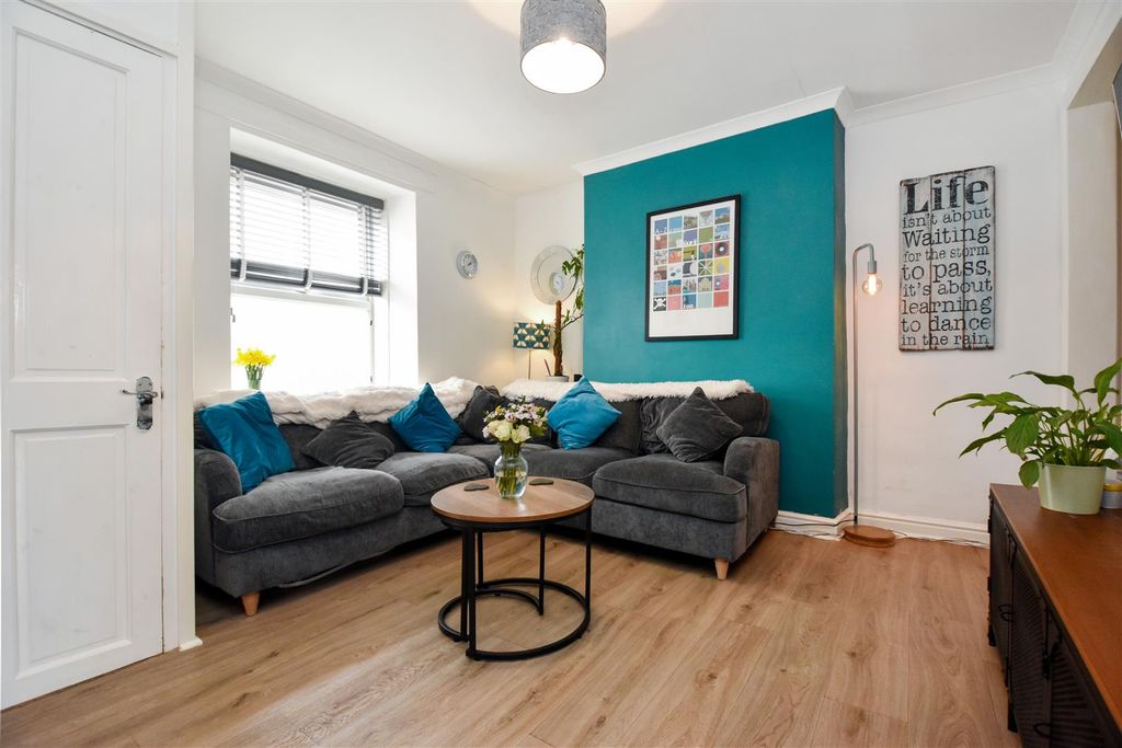 Property photo 2 of 15 Ph1_6473663.Jpg