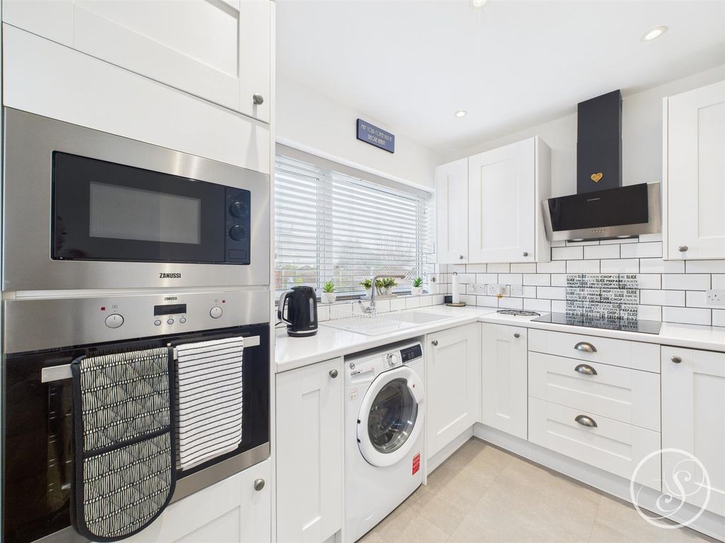 Property photo 2 of 15 Kitchen