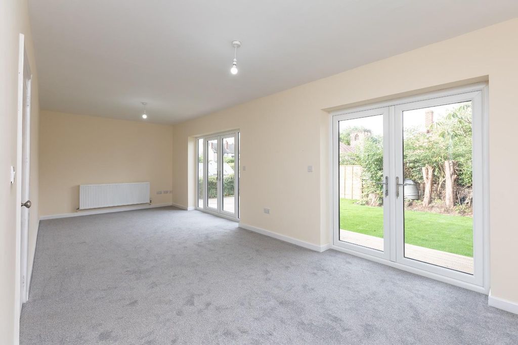 Property photo 2 of 19 Lav_7583-Edit.Jpg