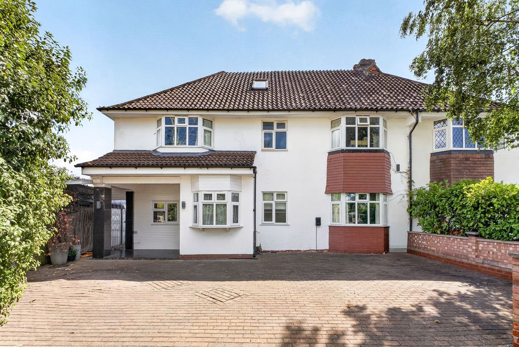 Property photo 1 of 34