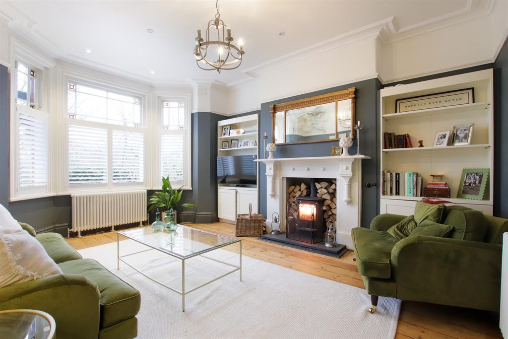 Property photo 2 of 26