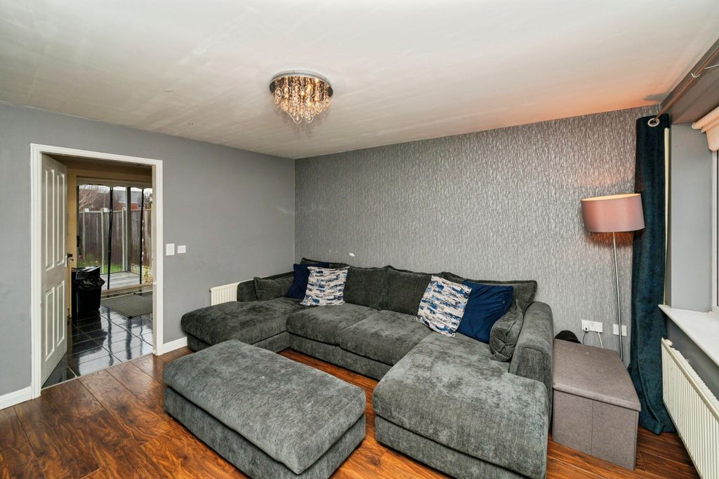 Property photo 2 of 15 Lounge