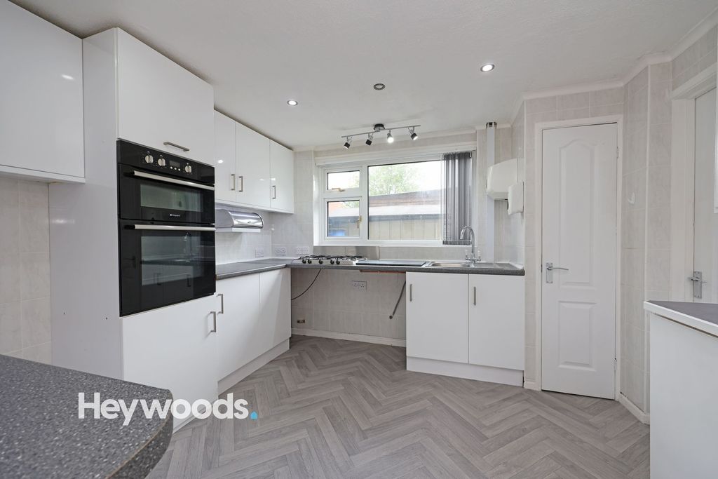Property photo 2 of 38